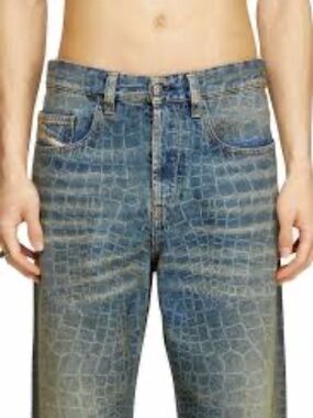 BRAND NEW:  CL-2001 D-MACRO-SNAKE L.32 TROUSERS,  Size 24